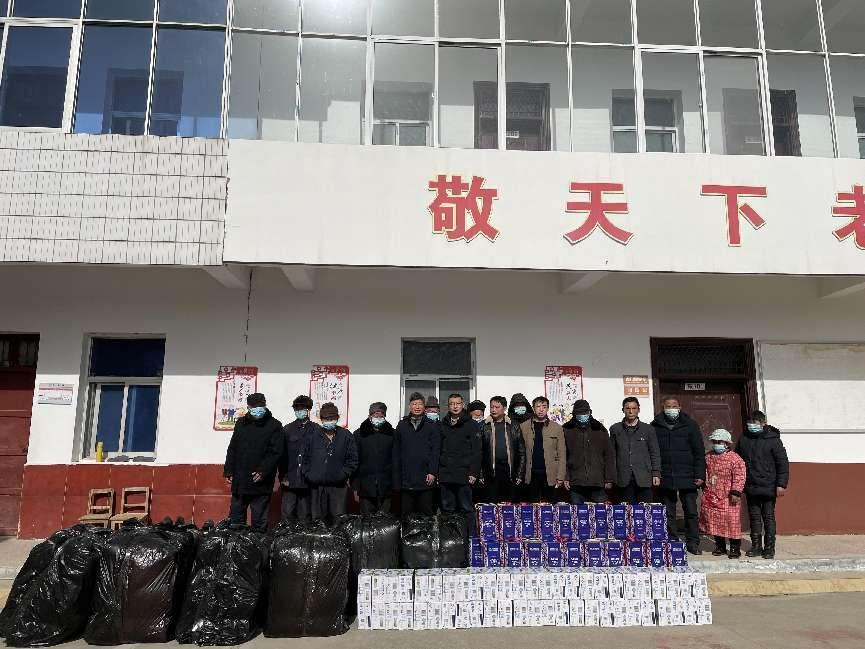 拳拳國(guó)企心，濃濃敬老情——信陽(yáng)華信建投集團(tuán)赴竹竿鎮(zhèn)開(kāi)展春節(jié)慰問(wèn)活動(dòng)